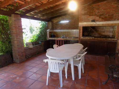 Venta Casa 3 Dormitorios , 3 Baños- Ref: 448