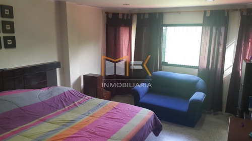 Imagen 2 de 21 de Mk Inmobiliaria, Vende Bella Y Cómoda Casa De 1389,88 Mts² De Terreno Y 403,81 Mts² De Construcción, Ubicada En La Urbanización Karimao Country / 04128517764