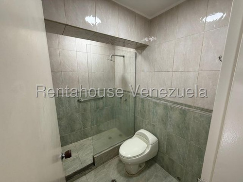 Los Samanes #25-16560 Negocoable, Cuenta Con 3hab. 2baños, Tanque Interno De Agua ,maletero, 2 Estacionamiento Techado Todos Los Servicios, Solo Cliente Directo