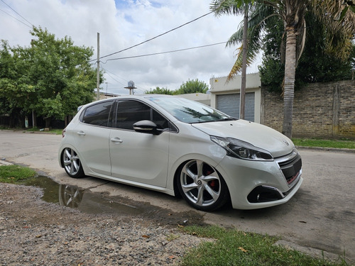 Peugeot 208 1.6 Feline