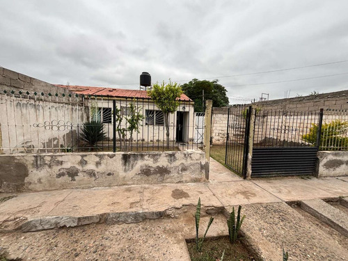 Se Vende Casa - Bª 11 De Mayo, Zona Norte, 3 Amb.