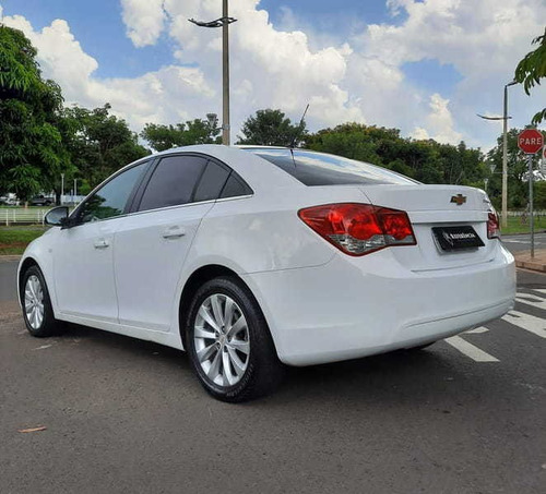 Imagem 4 de 15 de Cruze Lt Sedan Automático 1.8 2016