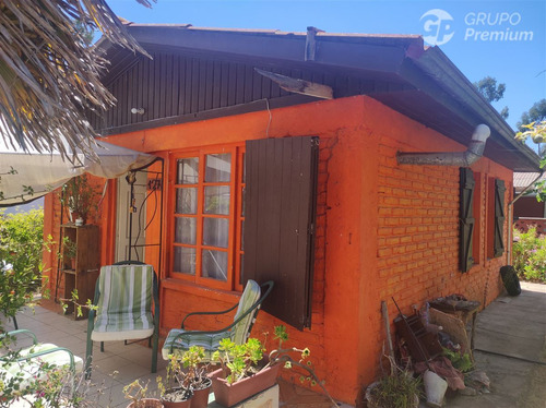 Casa En Venta De 2 Dorm. En El Tabo