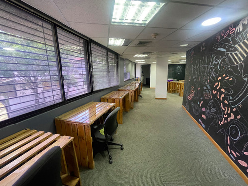 Se Alquila La Trinidad Oficinas De 80, 200 Y 219 M2