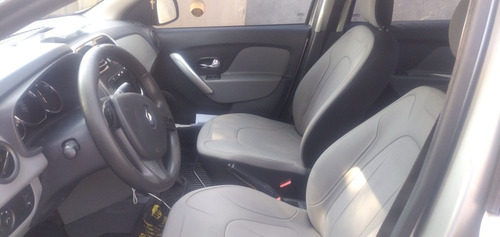 Imagem 1 de 5 de Renault Logan 2014 1.6 Dynamique Hi-power 4p