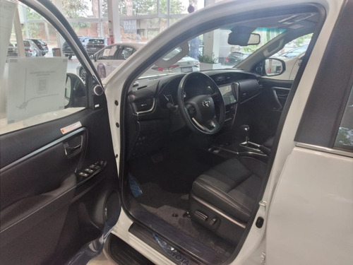 Toyota SW4 Toyota SW4 SRX Platinum 2.8 Turbodiesel 4x4 (Aut.) (7 Lugares)
