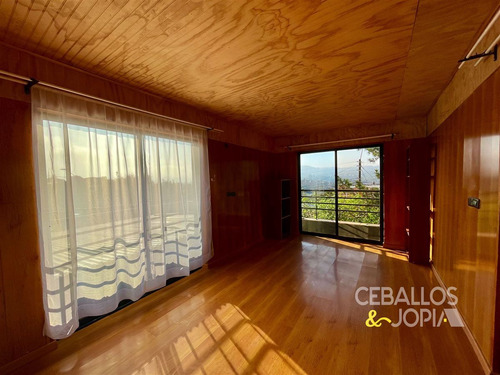 Casa En Venta De 7 Dorm. En Quilpué