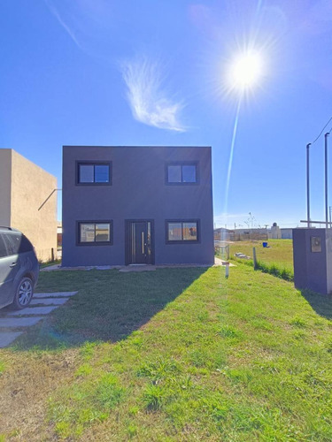 Casa En Venta - 3 Dormitorios 2 Baños - 380mts2 - San Vicente