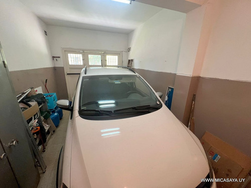 Venta Hermosa Casa Malvin, Padròn Unico , 3 Dormitorios, 3 Baños, Patio, Jardin, Garaje, Barbacoa