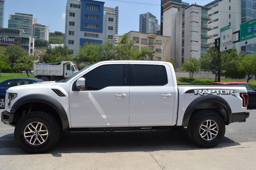 Imagen 2 de 13 de Ford Lobo Raptor 4x4 2017