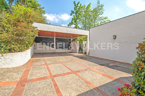 Venta Gran Casa En Las Condes, Quinchamalí
