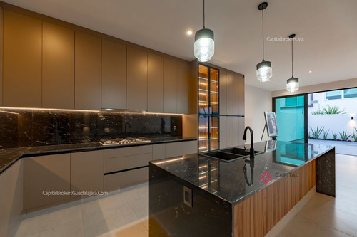 Casa Nueva De Lujo Con Sótano En Venta Villa Verona