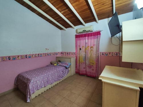 Naudy Escalona & Maribel Morillo Asesores Inmobiliarios De Rentahouse Venden Excelente Casa En Zona Av. Intercomunal De Cabudare