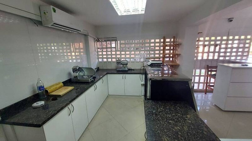 Imagen 5 de 30 de Maria Eugenia Blanco Vende Local En El Cc Paseo Tarbes, Valencia 137758