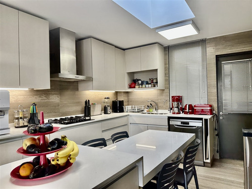 Casa En Arriendo De 4 Dorm. En Colina