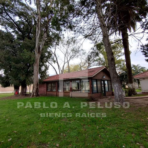 Quinta Con Quincho Y Piscina, Casa 4 Ambientes Y Casa De Caseros. Pontevedra, Merlo. Zona Oeste. Buenos Aires