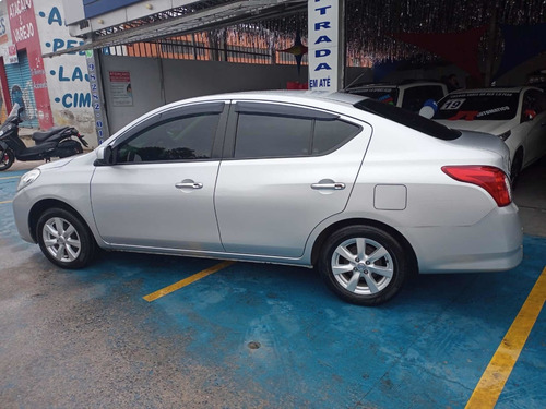 Imagem 3 de 9 de Nissan Versa 2013 1.6 16v Sl Flex 4p