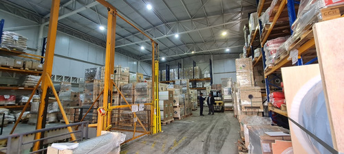 Bodegas + Oficinas El Rosal