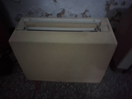 Maquina De Bordar Marca Husqvarna 2000 Sl. (Usado)