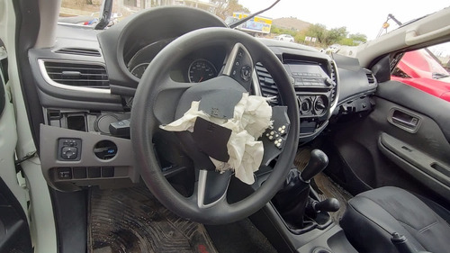 Mitsubishi L200 4cil Diesel 4x4 Estandar 2018 Por Partes