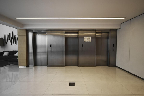 Venta Of.104m2 C/ Enorme Cochera - Piso Alto - Libertador Y Juramento