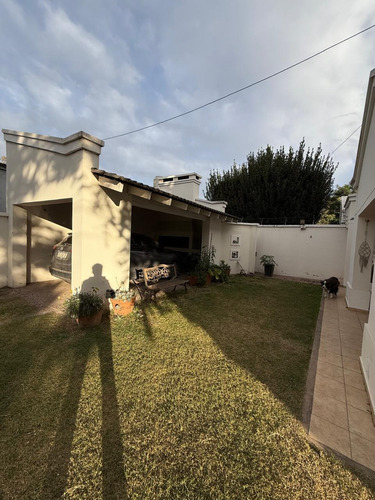 Vendo Casa De 3 Dorm. En Barrio Arguello A 2 Cuadras De Rect