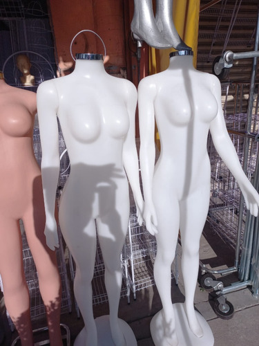 Maniquie De Mujer Plástico Con Brazos Plástico Irrompible (Usado)