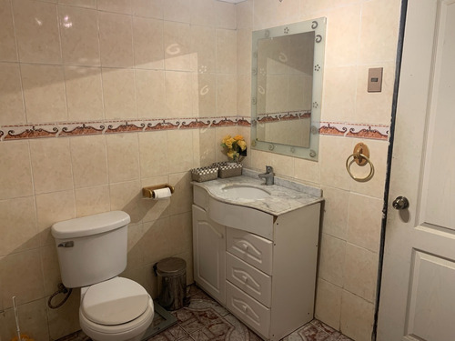 Imagen 11 de 30 de Casa Lista Para Vivir En Familia, Sólida Y Buena Ubicación.
