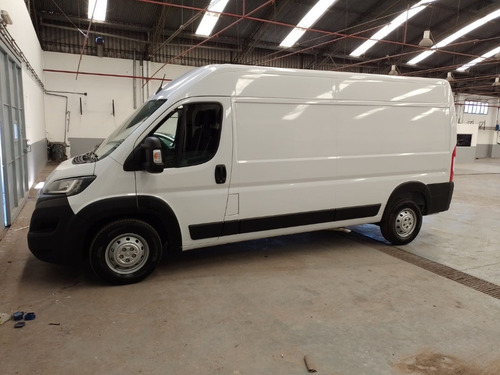 Imagen 8 de 17 de Peugeot Boxer Premiun Minibus 2.2 Hdi 440 L4 H2 130cv