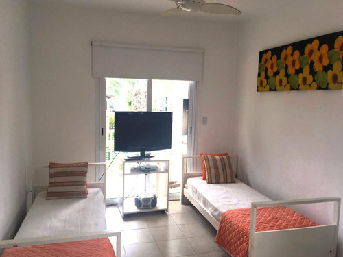 Alquiler Complejo La Manzana Unidad 5, 3 Ambientes En Duplex, Parrilla.