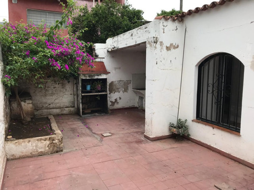 Los Naranjos, Hermosa Zona, Sobre Calle Principal Del Barrio.- Apta Credito Bancor!