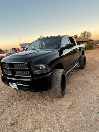 Hermosa Camioneta Alta Color Negra Asientos De Piel