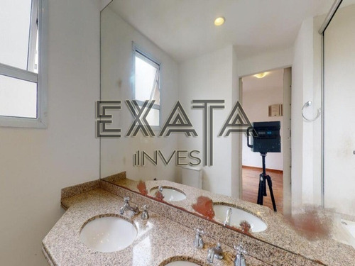 Imagem 26 de 30 de Apartamento Em Andar Alto E Varanda Perto Do Metrô, Com Uma Planta Muito Bem Aproveitada. A Sala Com Piso De Madeira É Iluminada Por Um Janelão Do Chão Ao Teto Que Leva À Varanda - Ap00923 - 70084771