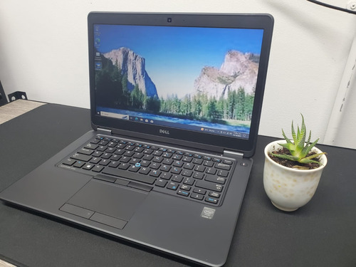 Ligera Laptop Dell I7 5ta 240gb Ssd 16gb Ram Cámara (Reacondicionado)