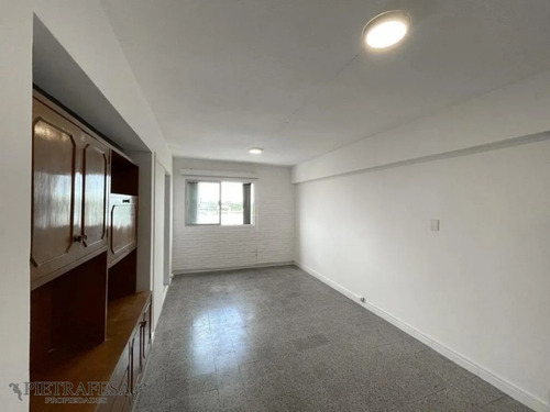 Apartamento En Alquiler 2 Dormitorios 1 Baño-av. San Martin-aguada- Ref: 1864
