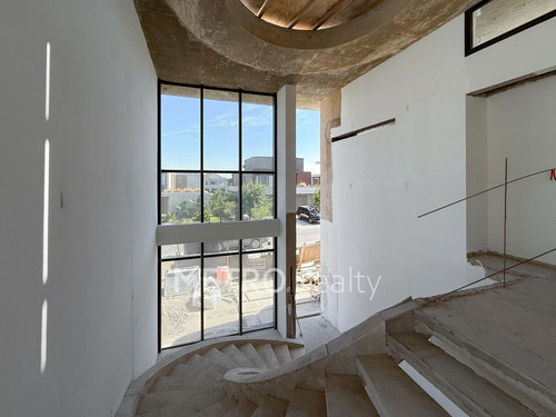 Casa En Venta Con 4 Suites, Amarra Y Salida Al Río En El Yacht, Nordelta