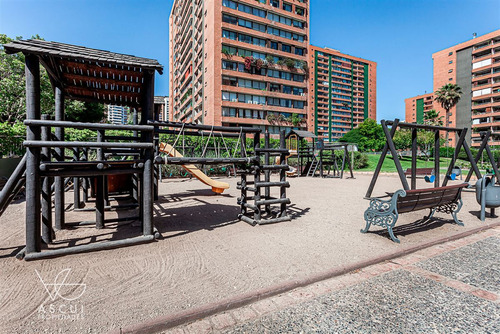 Gran Distribución Y Ubicación. Seguro Y Bonito Condominio.