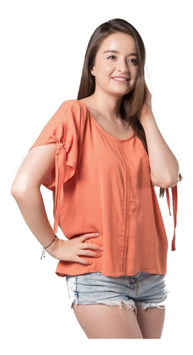 Imagen 1 de 3 de Blusa Manga Corta Cuello Redondo Con Aplicacion En Pecho