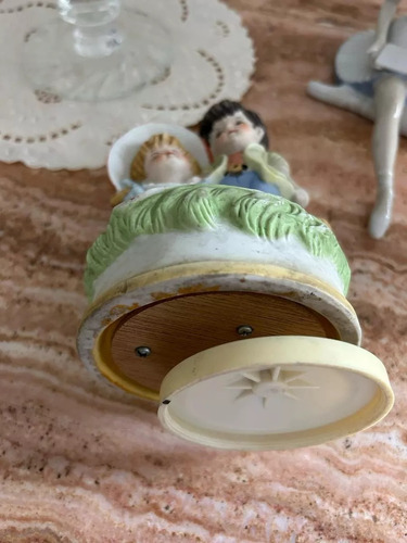 Caja De Musica Musical Muñeca Porcelana Antigua Motor Suizo
