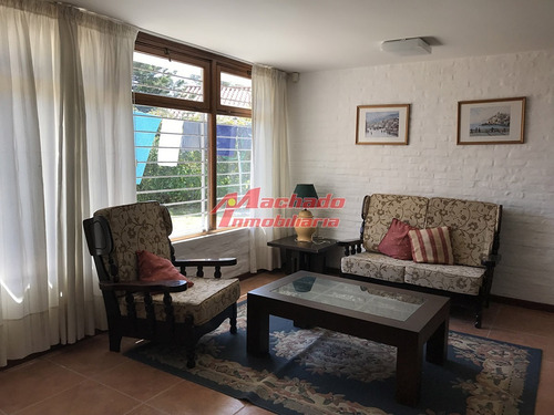 Casa En Mansa 4 Dormitorios Con Piscina Y Barbacoa- Ref: 5471