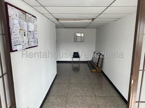 Amplio Local Tipo Oficina En Alquiler Ubicado En La Trinidad Aym 25-13658
