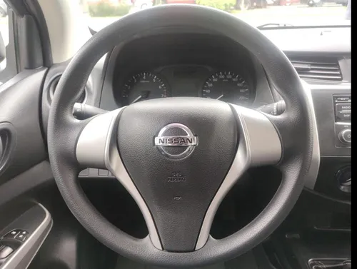 Nissan NP300 2.5 SE Paq Seguridad Mt