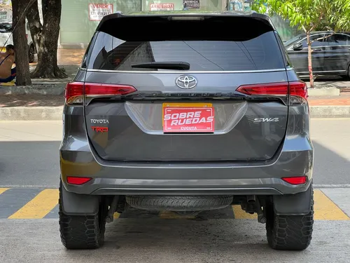 Toyota Fortuner 2.7l Mid