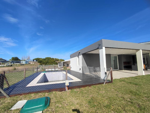 Casa En Venta - 4 Dormitorios 5 Baños - Cocheras - 990mts2 - Costa Esmeralda