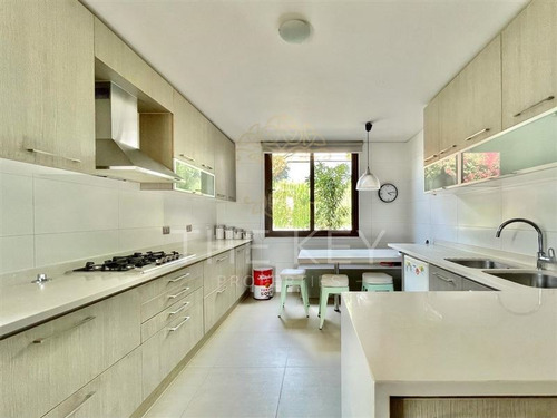 Casa En Venta De 4 Dormitorios En La Reina