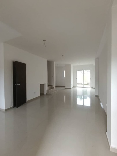 Townhouse En Mañongo Villa Florencia Obra Blanca Socc