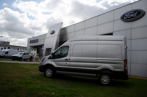 Ford Transit 2.2 Furgon Mediano 350m