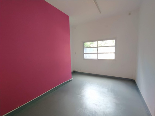 Alquiler De Importante Inmueble Para Oficinas, Consultorios O Estudios. Apto Profesional