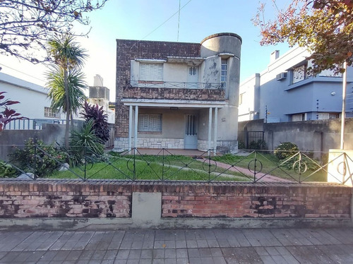 Casa En Villa Cabrera Tres Dormitorios