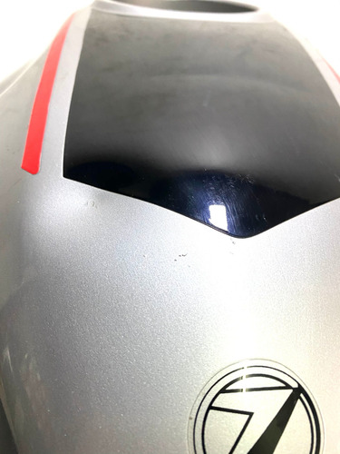 Imagen 4 de 11 de Tanque De Nafta Gris Con Negro Con Detalles Zanella Cuotas